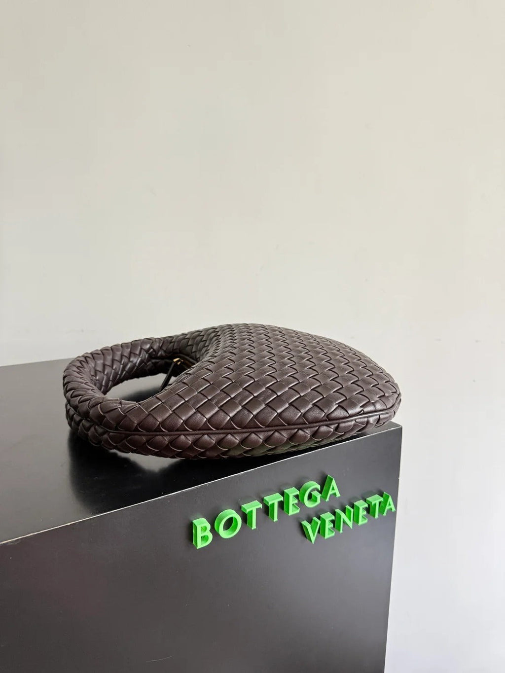 B*ttega V*neta Shoulder Bag 35cm Brown Intrecciato Leather