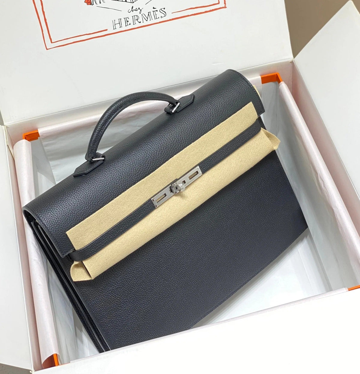 KELLY DEPECHES BRIEFCASE TOGO CALFSKIN SILVER HARDWARE
