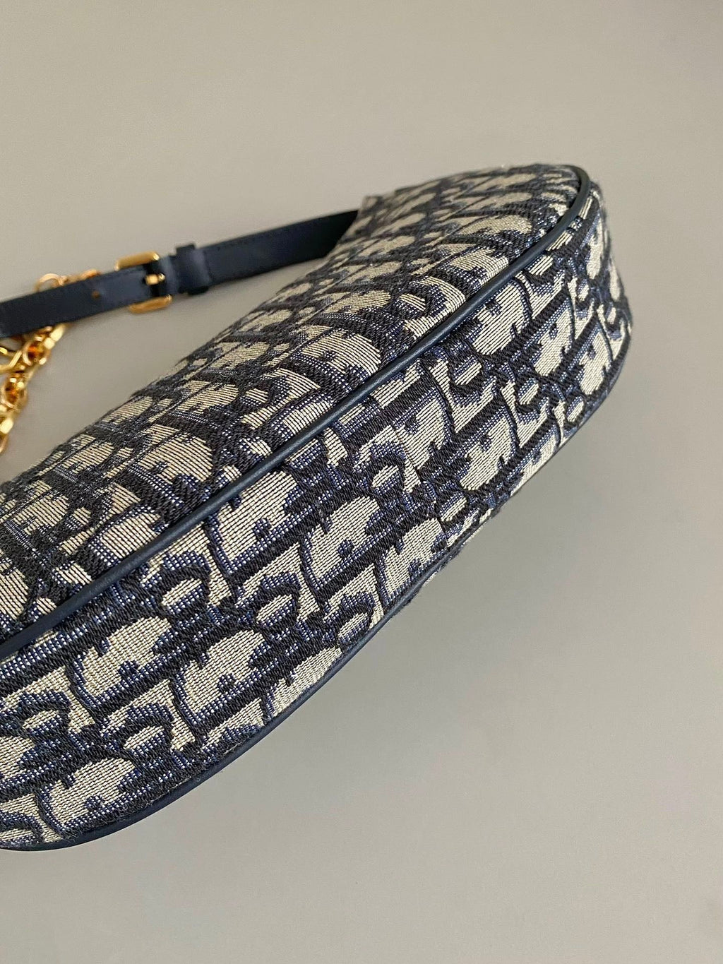 C*D LOUNGE 26CM BLUE OBLIQUE EMBROIDERY