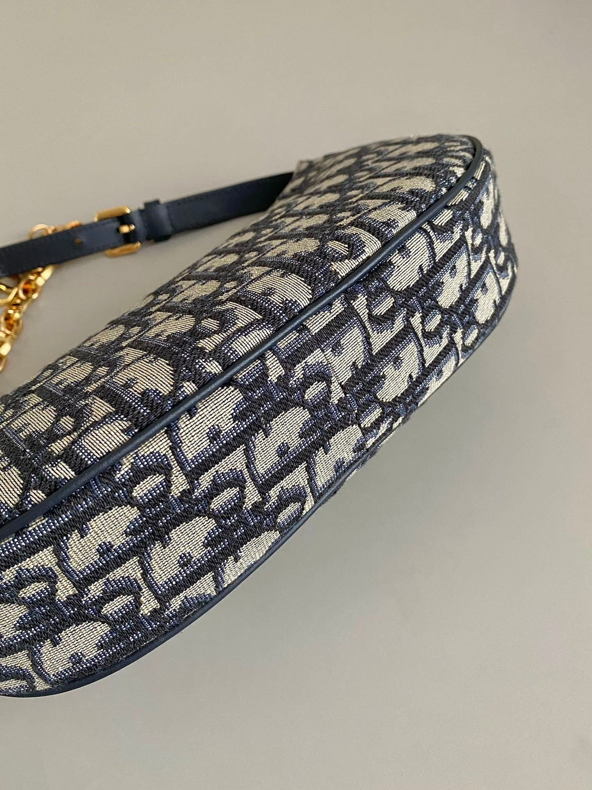 C*D LOUNGE 26CM BLUE OBLIQUE EMBROIDERY