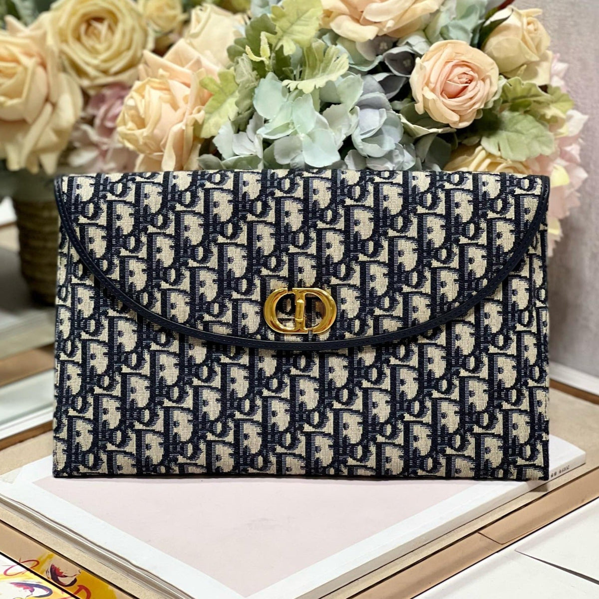 30 MONTAIGNE EMBROIDERY